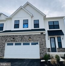 Building Photo - 133 Alroy Rd