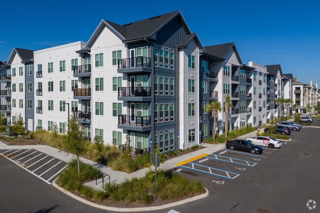 Building Photo - Eastborough Apartments