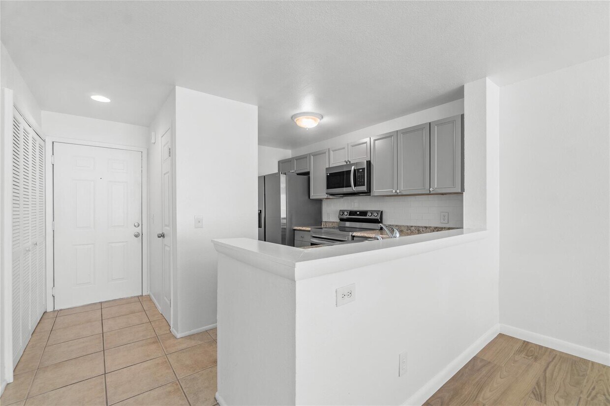 Foto principal - 1825 Palm Cove Blvd