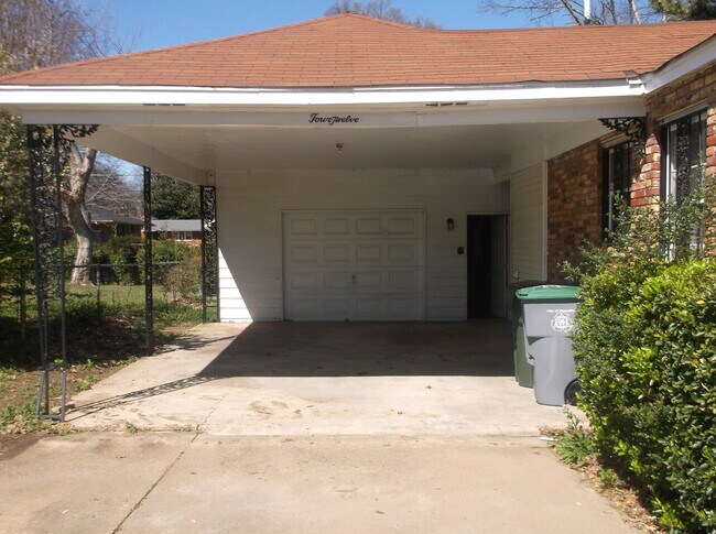 Building Photo - 412 Dreger