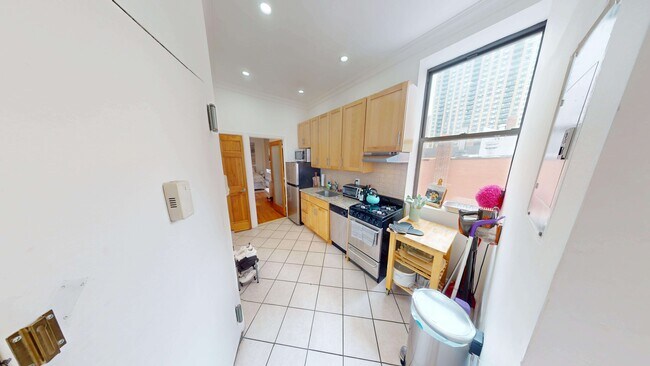 Foto del edificio - 221 E 83rd St