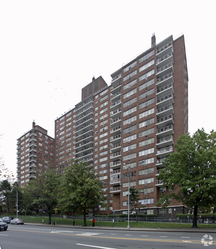 Foto principal - Bronx Park East