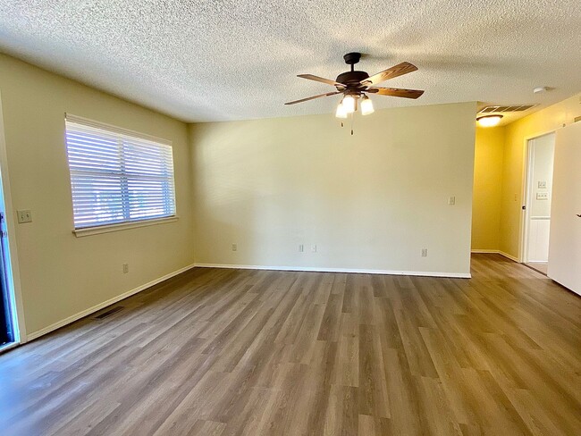 Foto del edificio - Cute 2 Bed Duplex in Downtown Edmond