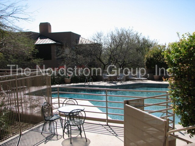 Building Photo - 6655 N Canyon Crest Dr