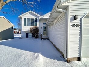 Building Photo - 4640 Crosswinds SE