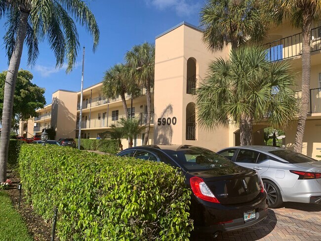 Winston Bay Condo - 5900 NE 7th Ave