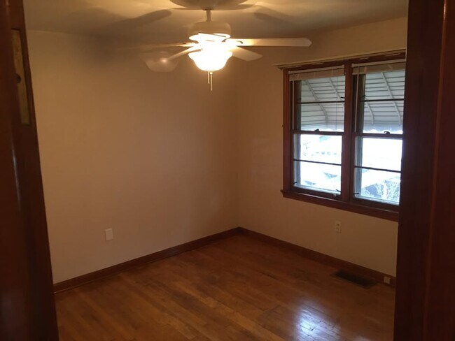 Building Photo - 1341 W 25th St