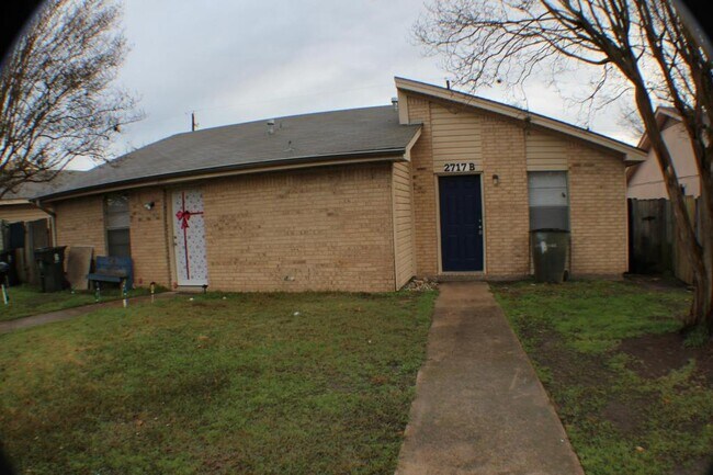 Foto del edificio - 2717 Sprucewood B