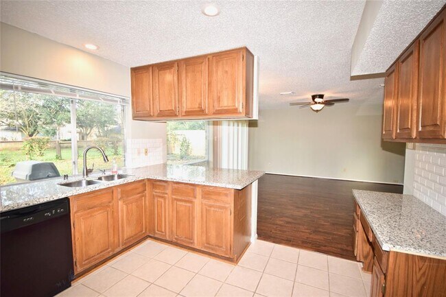 Foto del edificio - 3431 Stillwater Ln