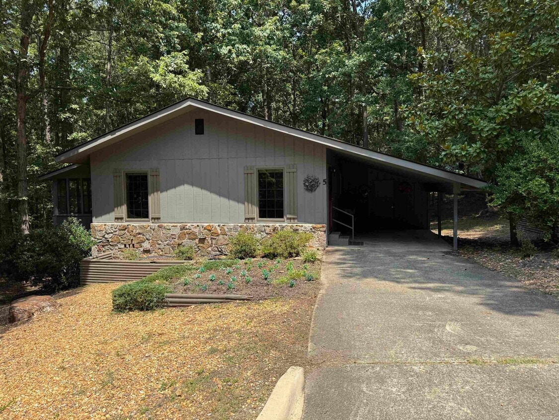 Primary Photo - 5 Cieza Ln