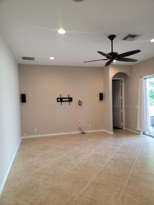 Building Photo - 9335 Plantation Estates Dr