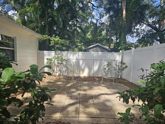 Building Photo - 153 Valencia Dr