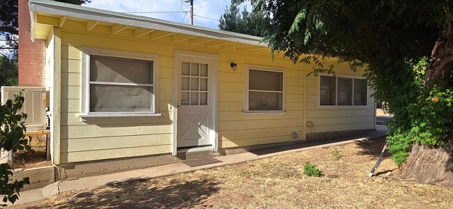 Building Photo - Quaint Yucaipa Home on Large Lot