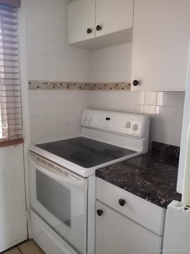 Foto del edificio - 1255 W 49th Pl