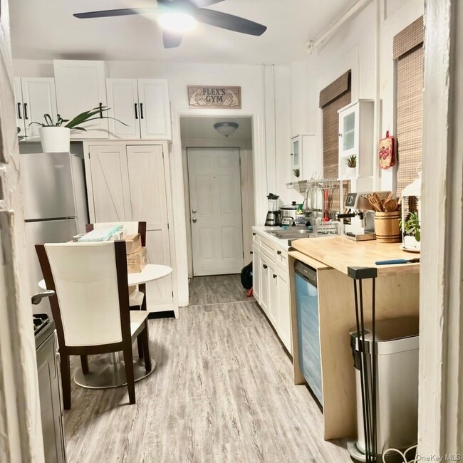 Foto del edificio - 248 Lawrence Ave