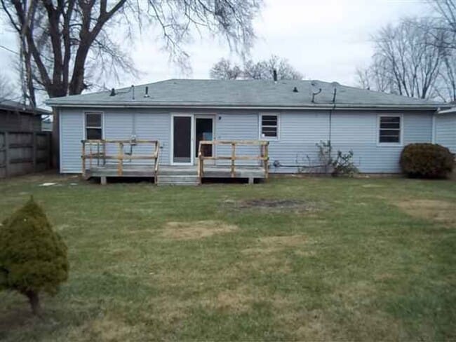 Building Photo - 121 Marquette Rd