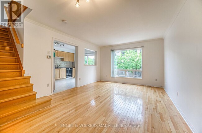 Photo du bâtiment - 1121 Barclay Cir