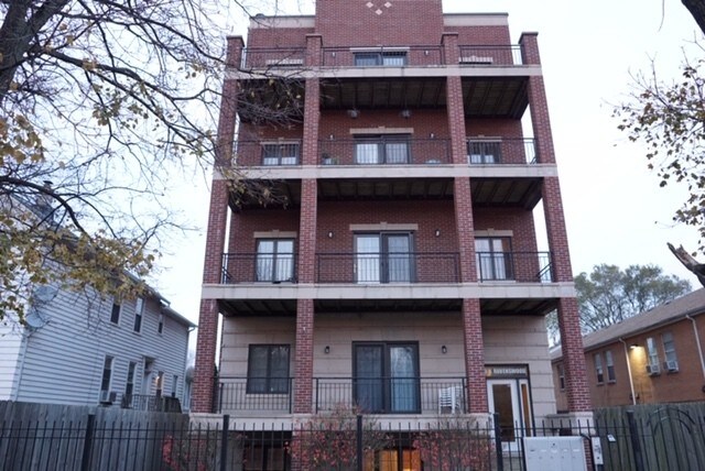 Primary Photo - 6155 N Ravenswood Ave