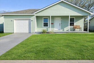 Building Photo - 710 Jefferis Ave