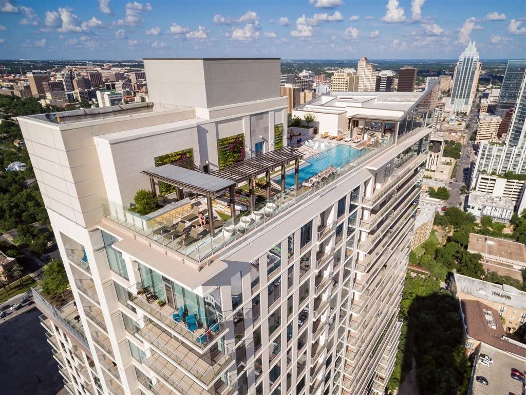 Rooftop Pool, Fitness Center, and Grilling - 311 Bowie St