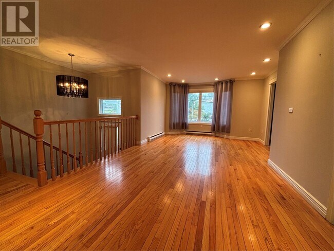 Photo du bâtiment - 1527 Topsail Rd