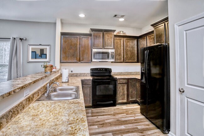 Building Photo - 204 Rivers Edge Cir