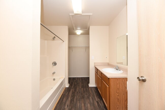 Bright bathroom with bathtub - Chapel Ridge of Ripley