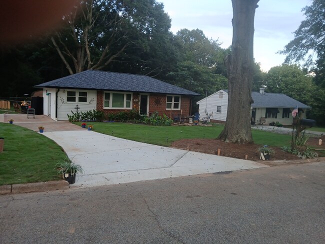 Building Photo - 5 Martin St