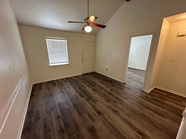 Building Photo - 204 W Avenue F