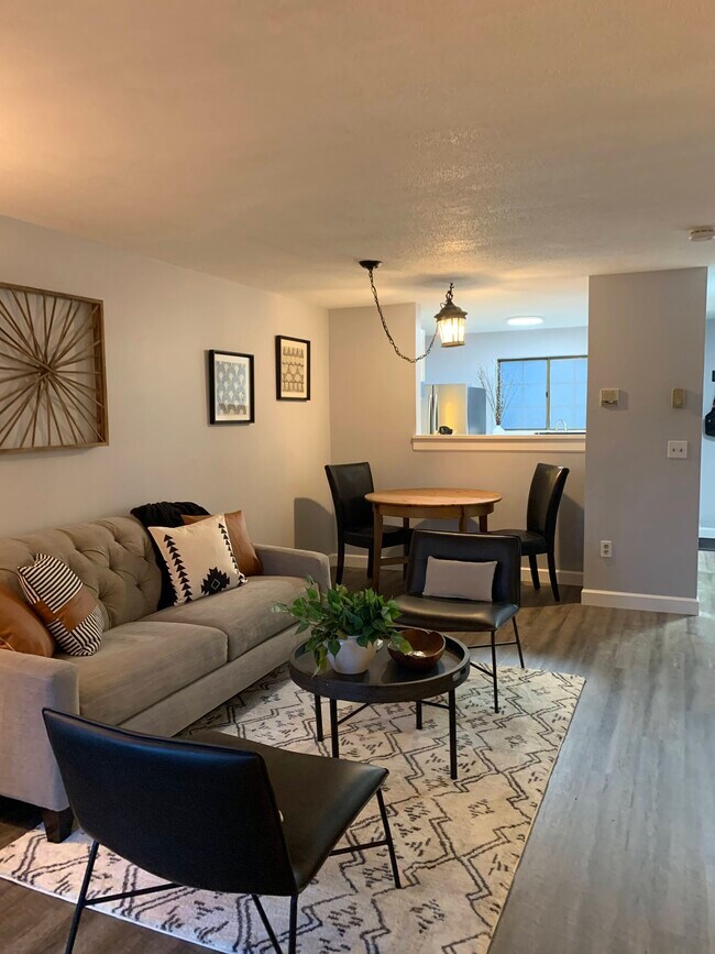 Living room - 38 N Main St