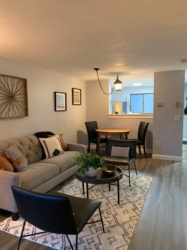 Living room - 38 N Main St