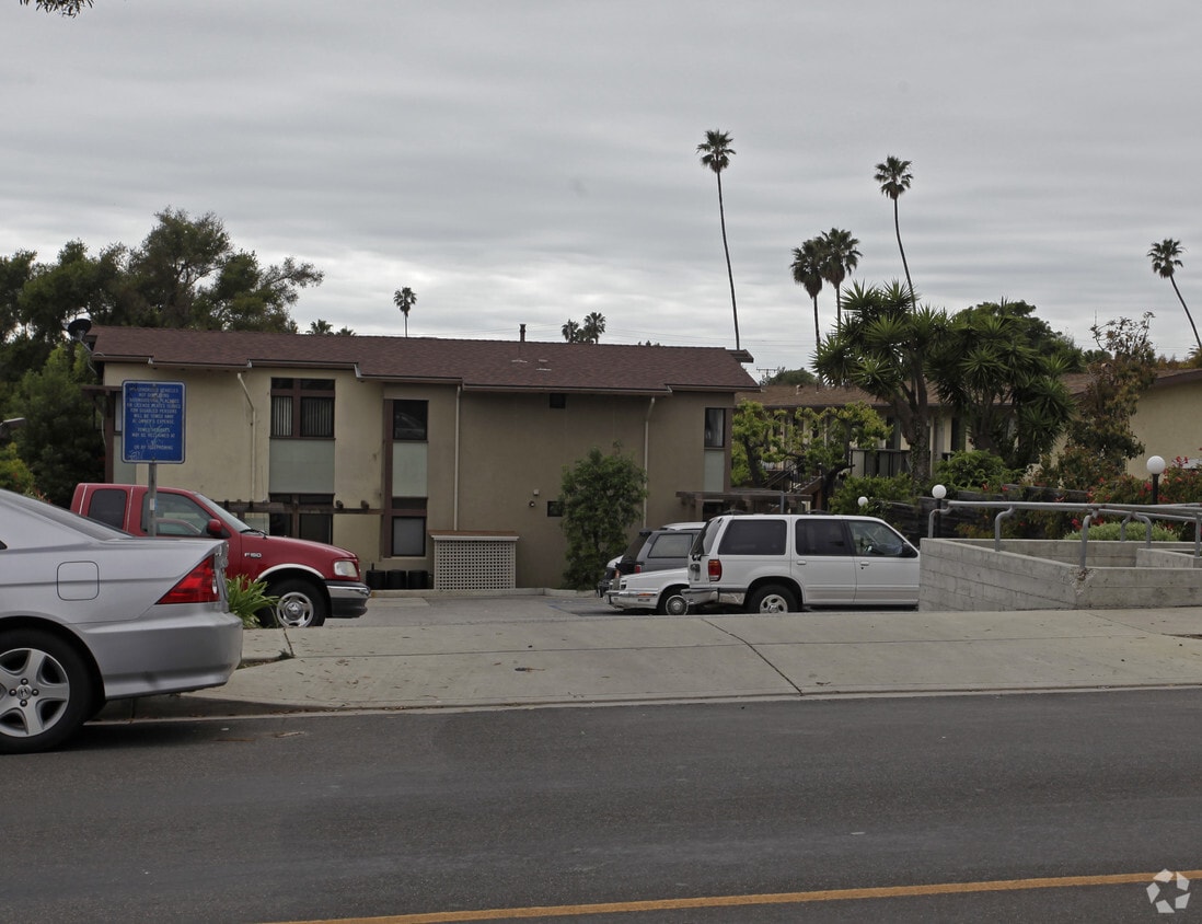 Building Photo - 320 S Salinas St