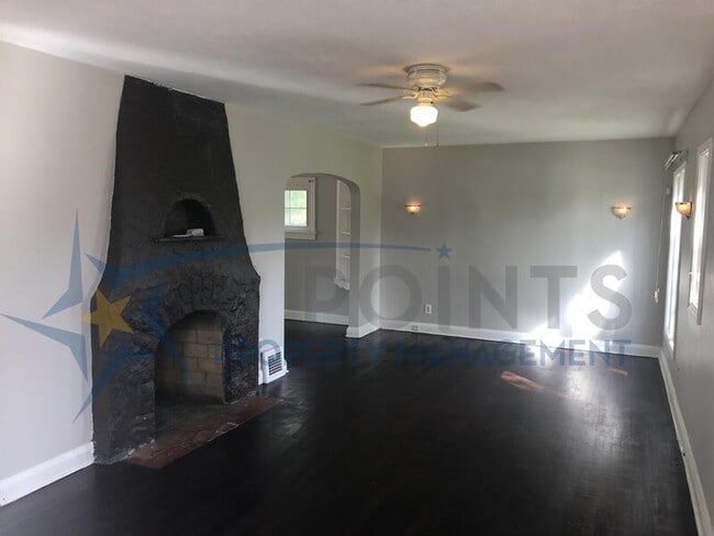 Building Photo - 3954 E 155th St