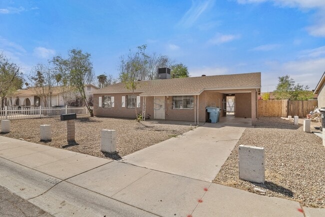 Building Photo - 6225 W Almeria Rd