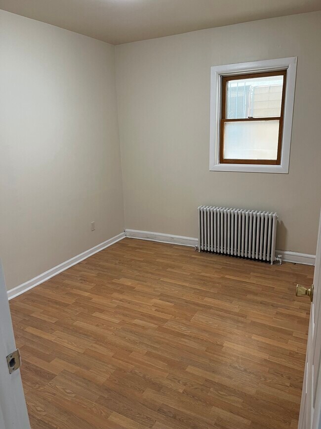 Large Bedroom #1 - 228 Walnut St