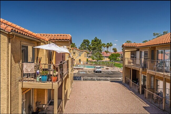 Foto del edificio - 653 W Guadalupe Rd