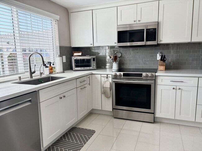 Foto del edificio - 15508 Caulfield Ave