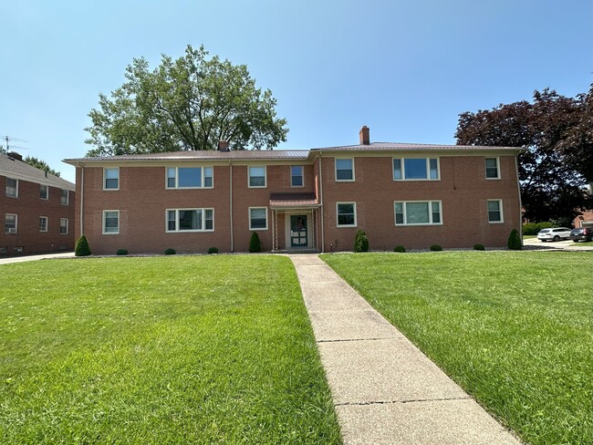 Building Photo - 2344 Warrensville Center Rd