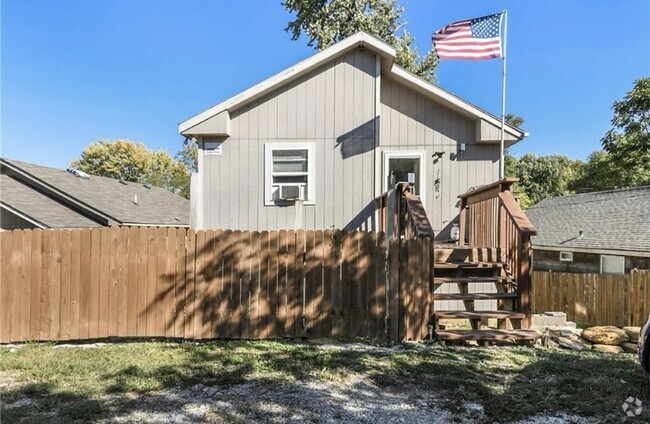 Entry to Apt B - 504 Blue Ridge Blvd