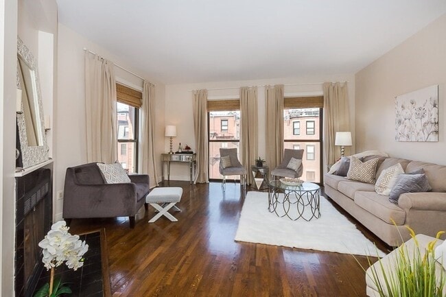 Building Photo - 201 Newbury St