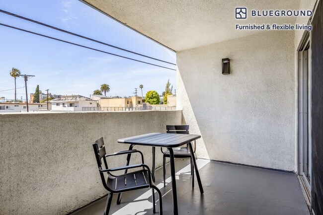 Foto del edificio - 3537 Clarington Ave