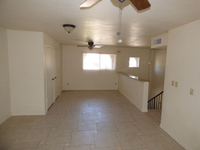 Foto del edificio - 4-Bedroom Tempe Home with Private Pool, Turf Yard & Garage Near ASU