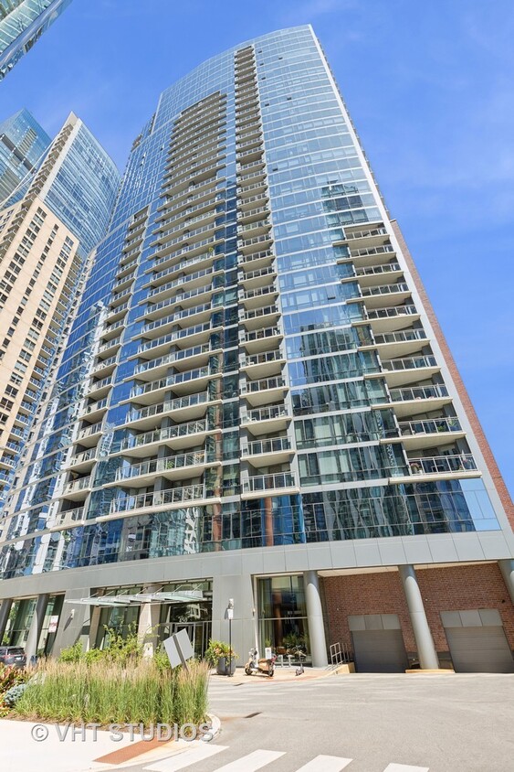 Primary Photo - 450 E Waterside Dr
