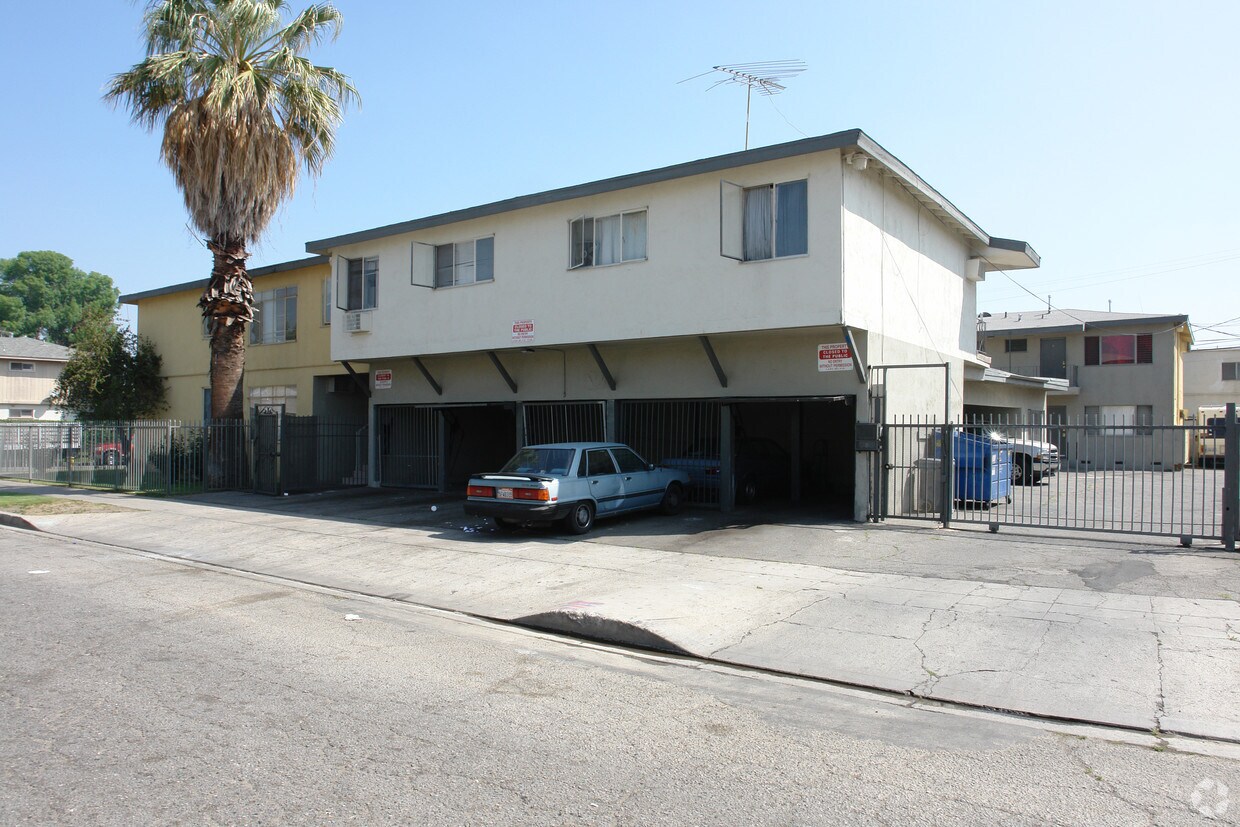Building Photo - 14820 Blythe St