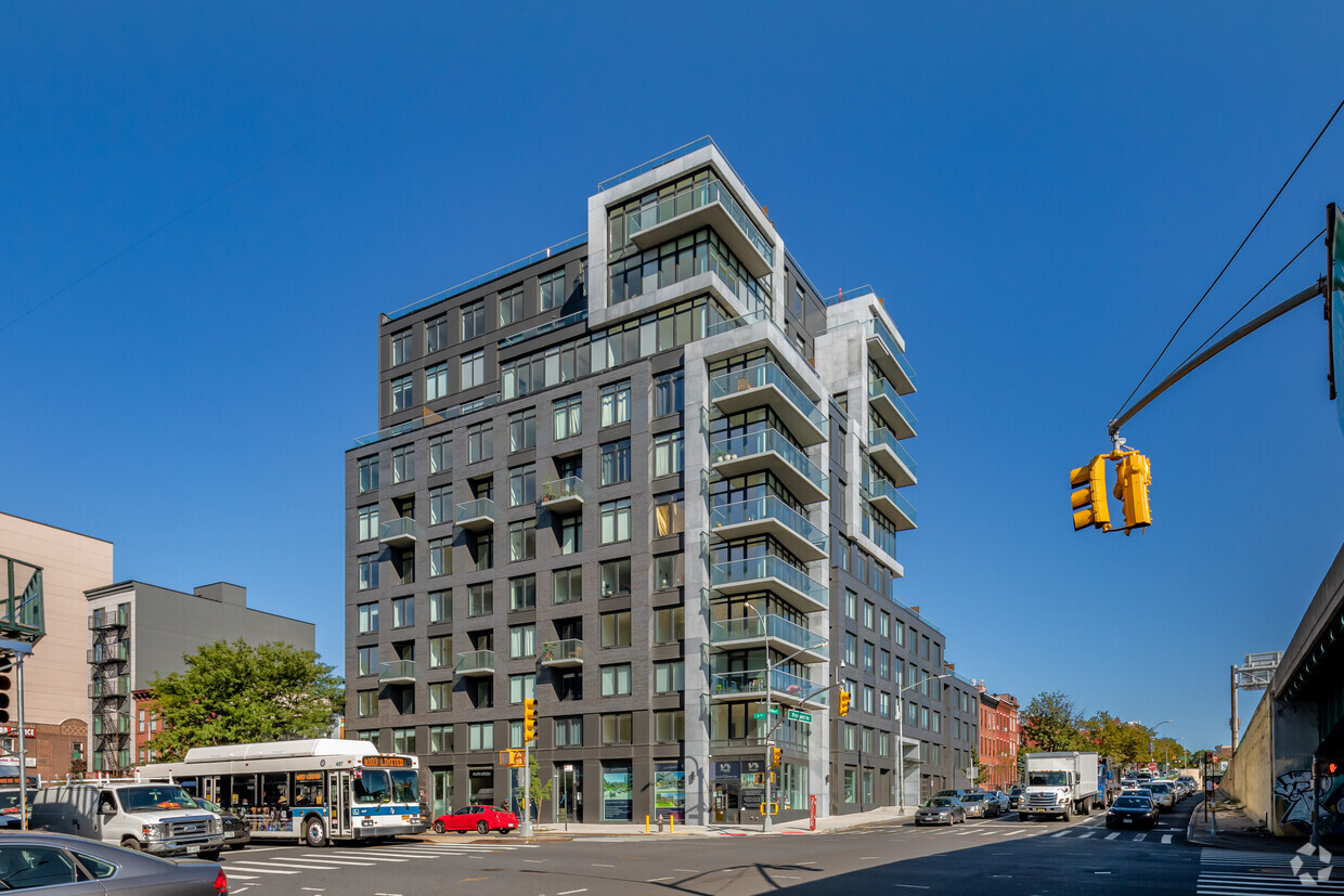 Primary Photo - 575 Fourth Avenue