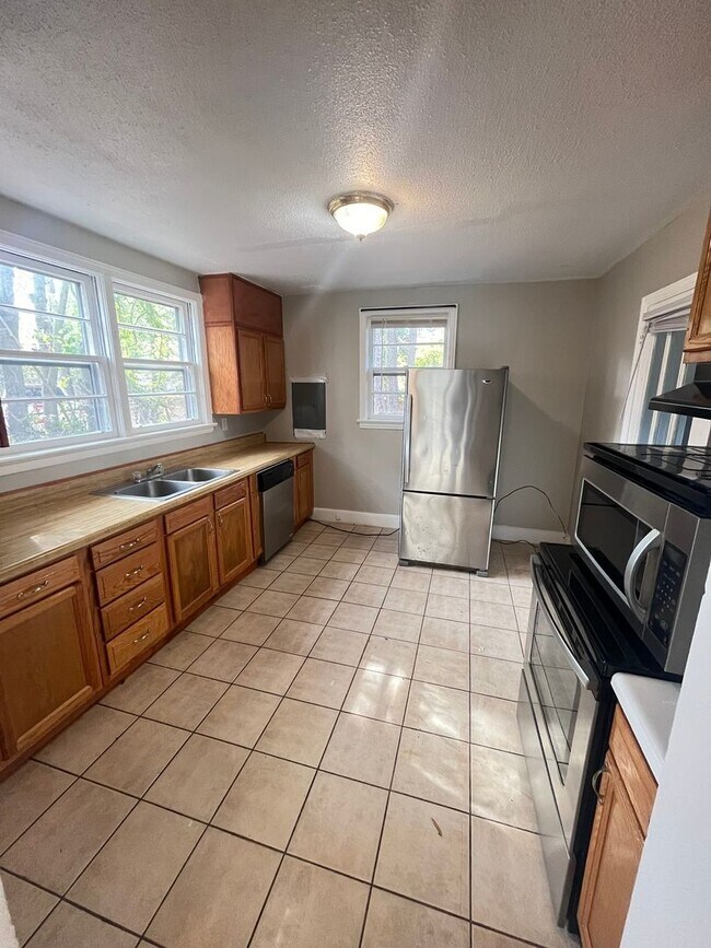 Building Photo - 2BR/1BA in Forest Acres