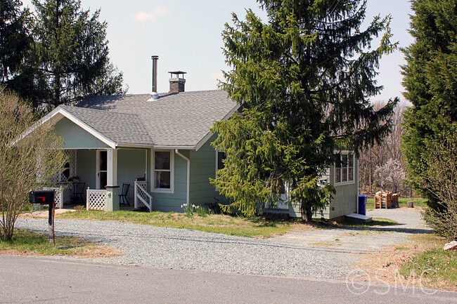 Building Photo - 1018 Quince Orchard Road