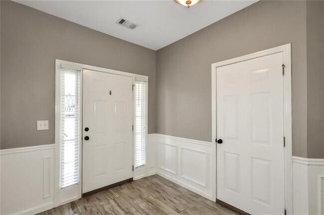 Building Photo - 124 Hidden Lake Cir
