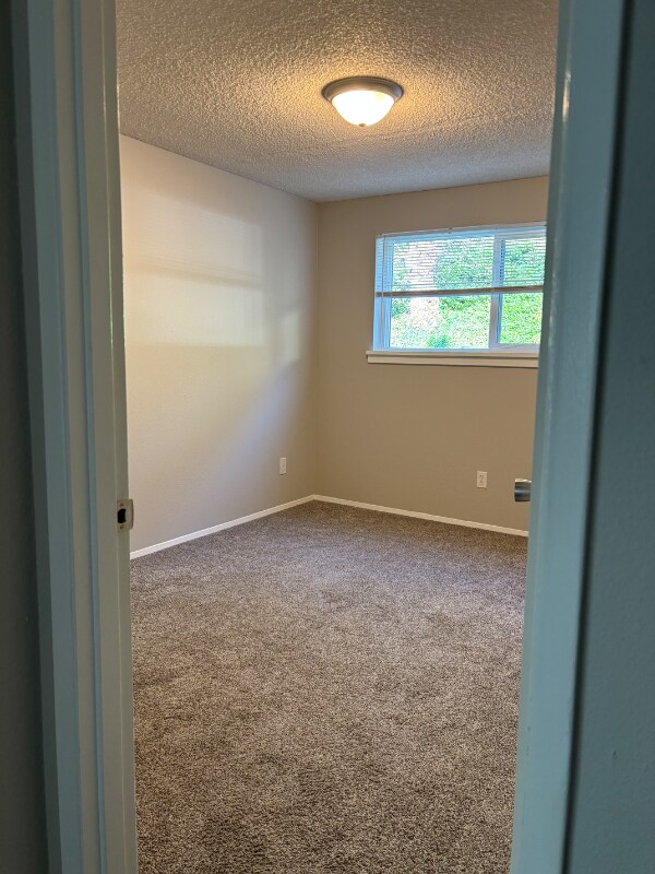 Building Photo - 1620 Kent Des Moines Rd