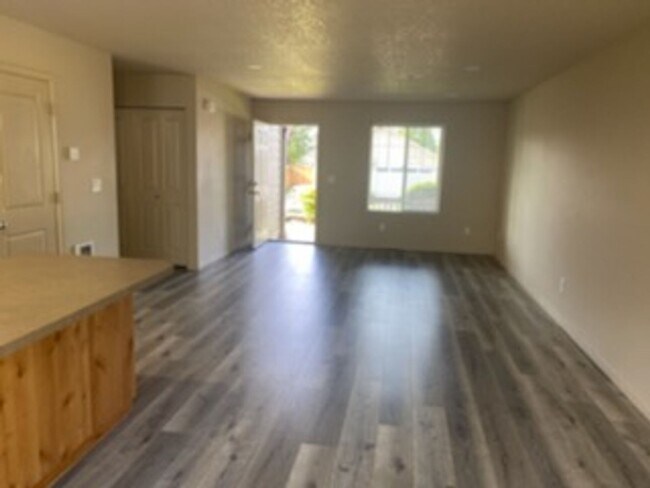 Building Photo - PRICE REDUCED: Two Bedroom House in Battle...